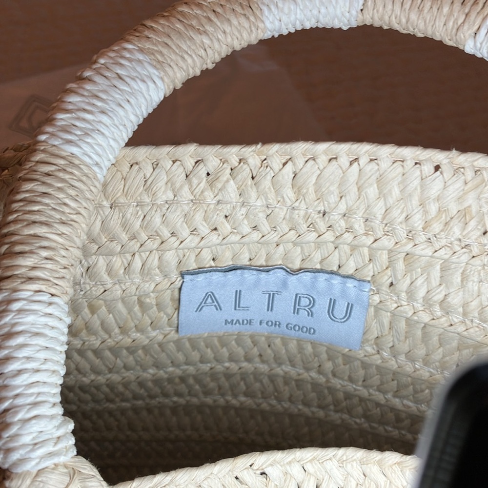 ALTRU Straw Tote - Picture 5 of 6